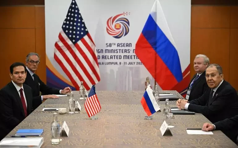 Rubio e Lavrov discutem 'nova abordagem' sobre Ucrânia