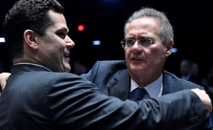 Senadores pressionam Alcolumbre e Renan defende ex-rival