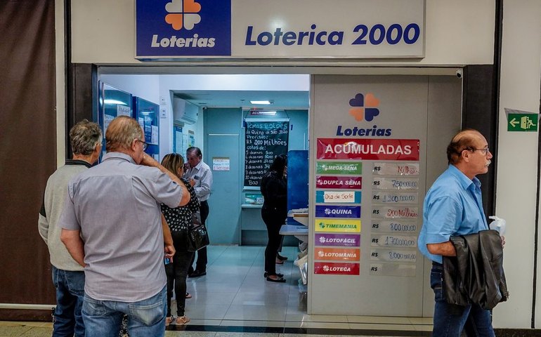 Mega-Sena acumula e prêmio principal chega a R$ 92 milhões