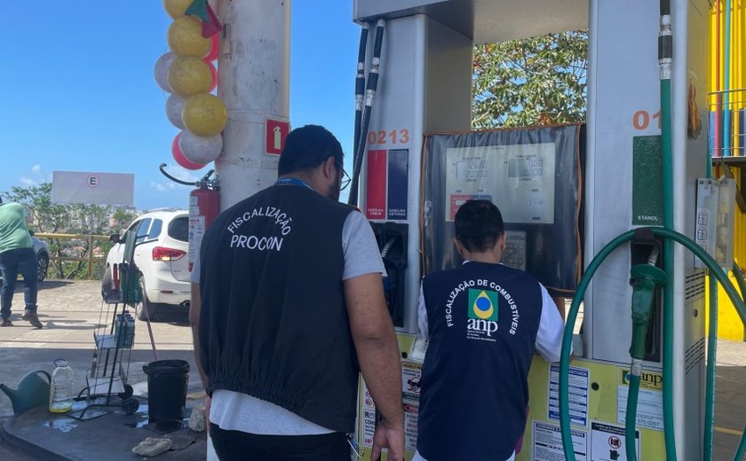 Postos de combustíveis em Maceió são fiscalizados por Procon e ANP