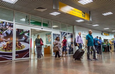 Com brindes e atrações culturais, Setur recepciona turistas vindos do Uruguai