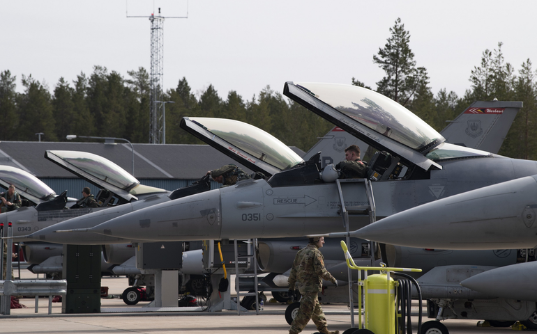 EUA transferem à Ucrânia caças F-16 inoperacionais retirados de cemitérios de aviões, diz mídia