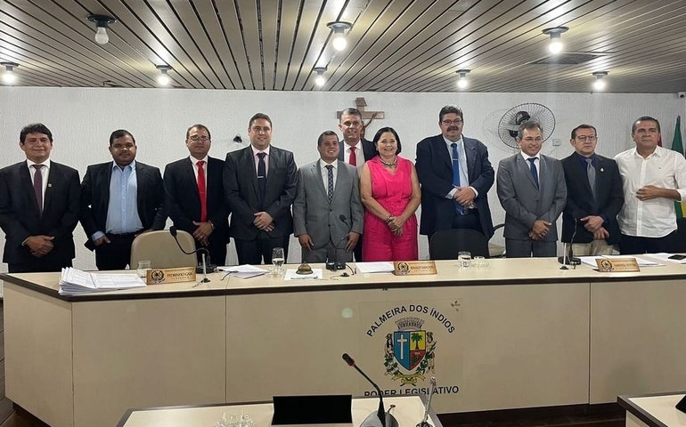 Vereadores aumentam salário em 80% numa sessão controversa; veja os nomes dos que aprovaram