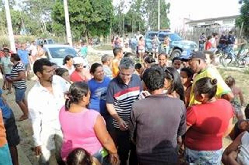 Ibateguara: prefeito visita casas em Canastra para a retomada das obras