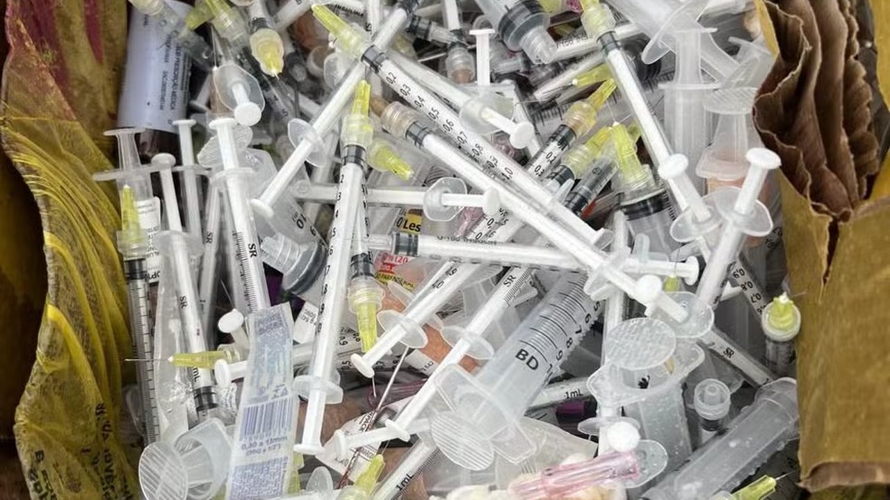 PC indicia falsa biomédica pelo crime ambiental de descarte irregular de material hospitalar