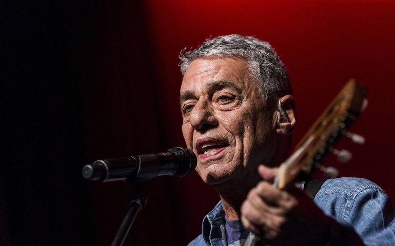 Chico Buarque estreia turnê no Rio e encanta com músicas de diferentes épocas