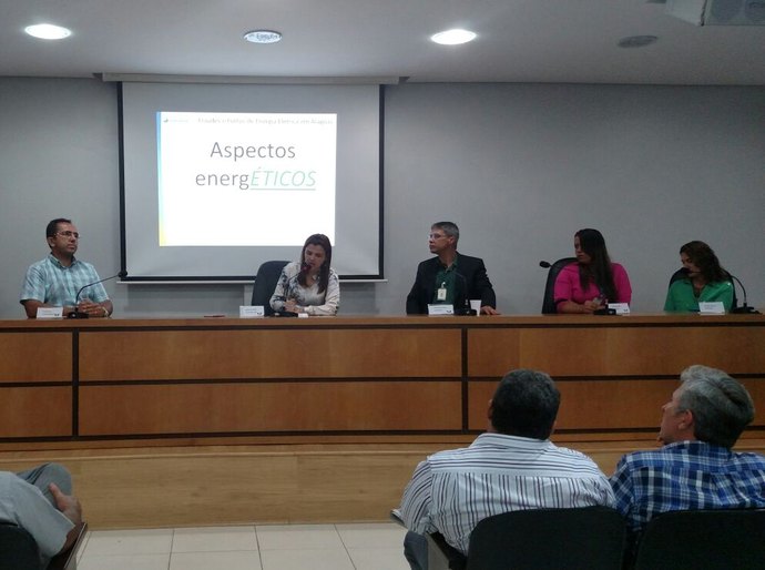 Em reunião na AMA, prefeitos recebem da Eletrobras orientações sobre furto de energia