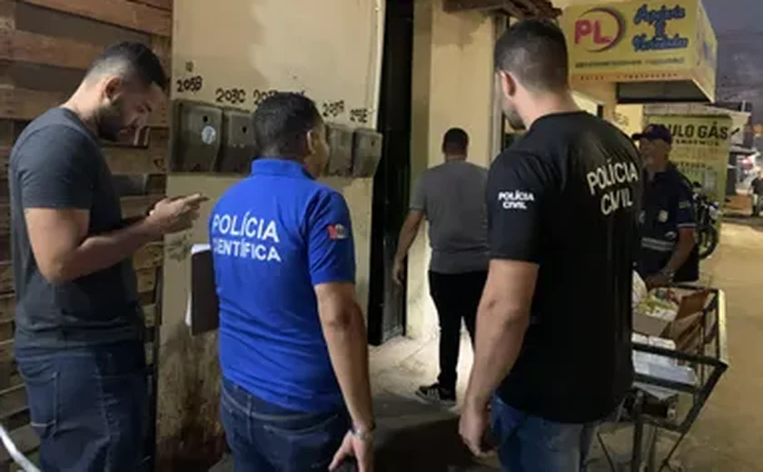 Perícia encontra manchas de sangue na casa de garçonete achada morta dentro de geladeira