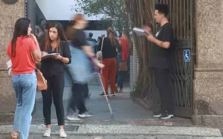 Redação discute desigualdade social, foi complexa e pode afetar nota; veja opinião de analistas