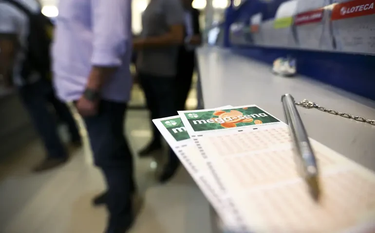 Mega-sena acumula e prêmio é estimado em R$ 50 milhões