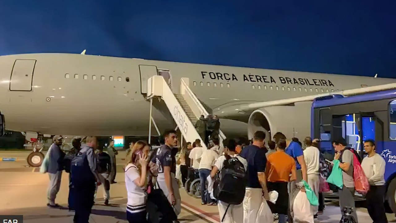 Mais 135 brasileiros repatriados chegam ao Brasil neste sábado (15)