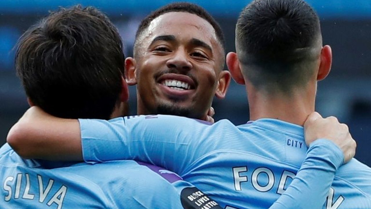 Manchester City faz 5 a 0 no Newcastle e fica perto de garantir o vice no Inglês