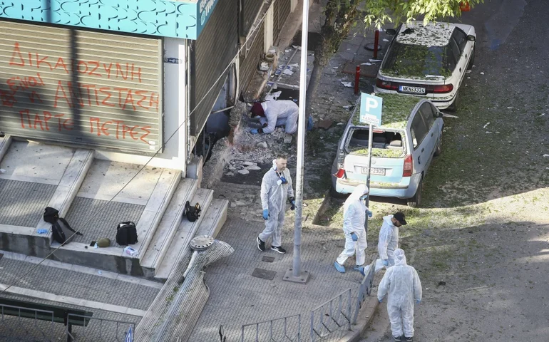 Mulher morre ao explodir bomba no norte da Grécia