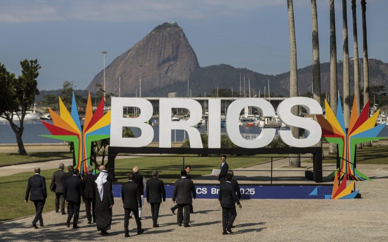 Influência crescente do BRICS diminui liderança do Ocidente no sistema econômico global, afirmam analistas