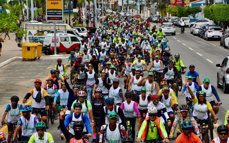 Passeio Ciclístico do IMA reúne cerca de 1.700 participantes na orla de Maceió