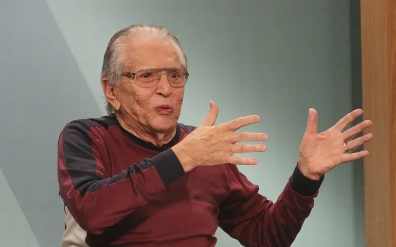 Carlos Alberto de Nóbrega é internado em SP e SBT cancela gravações de 'A Praça é Nossa'