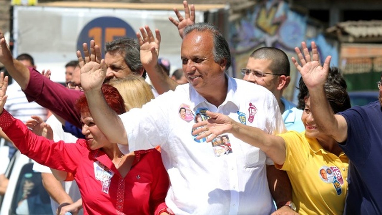 Pezão é reeleito, e PMDB emplaca terceiro mandato à frente do governo do RJ