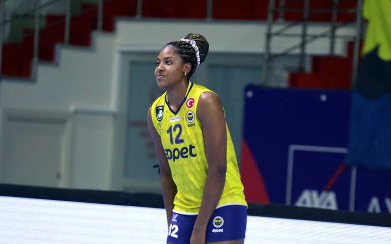 Recém-operada, Ana Cristina fala sobre Brasil x China 'do sofá' e saúde mental: 'Precisava de tempo para me redescobrir'