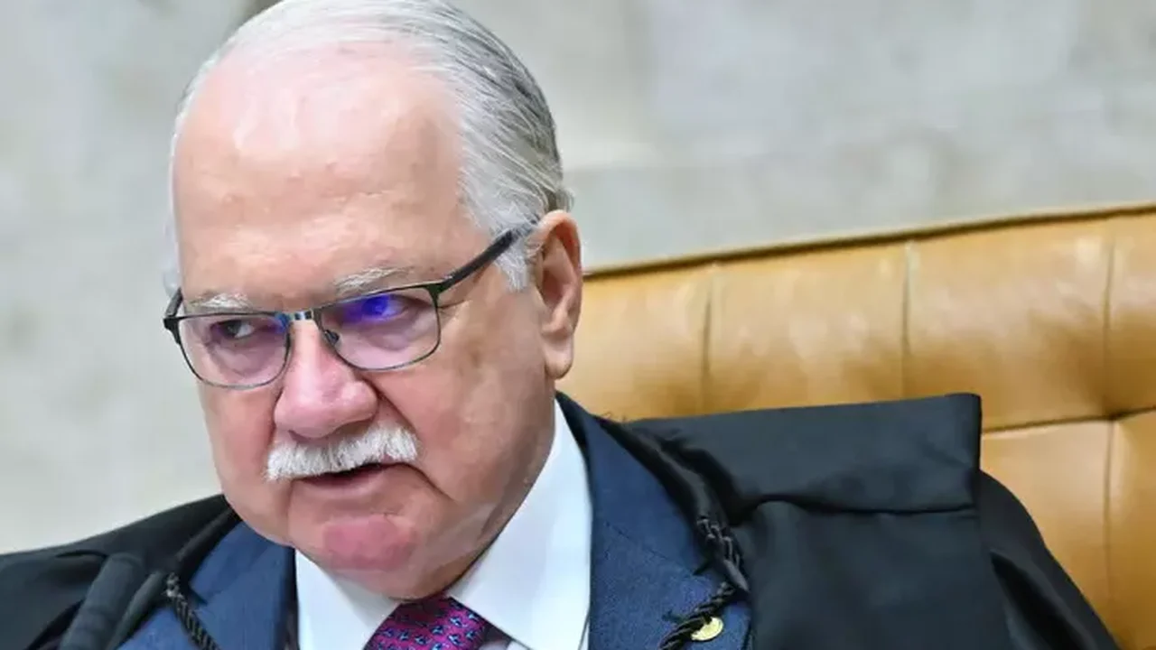 Fachin adia julgamento de processo envolvendo André Mendonça no STF