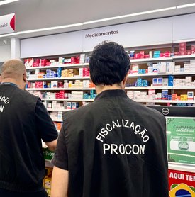 Procon Maceió fiscaliza farmácias e identifica produtos vencidos e ausência de farmacêuticos