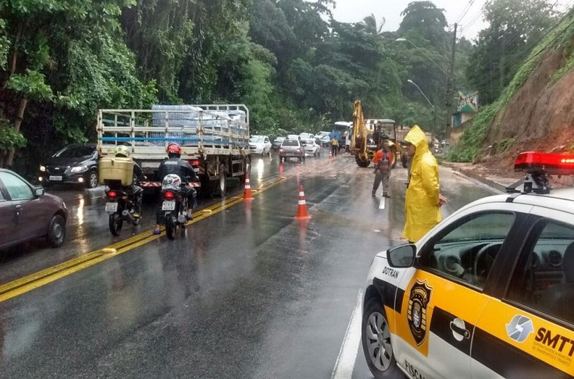 SMTT libera vias de trânsito após fim de semana de chuvas intensas