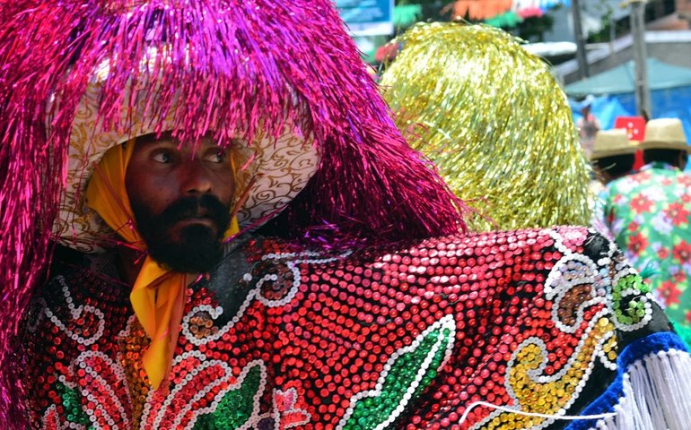 Maracatus e caboclinhos tomam conta do carnaval de Olinda