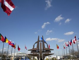 Rússia continua vencendo, enquanto Ocidente só pode prolongar o conflito, diz cientista político dos EUA