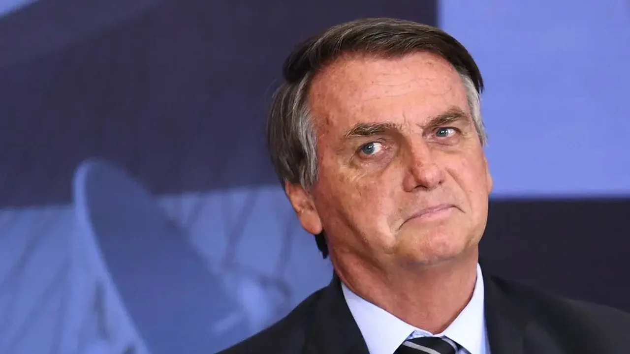 Bolsonaro pede ao STF autorização para receber visita de Ronaldo Caiado