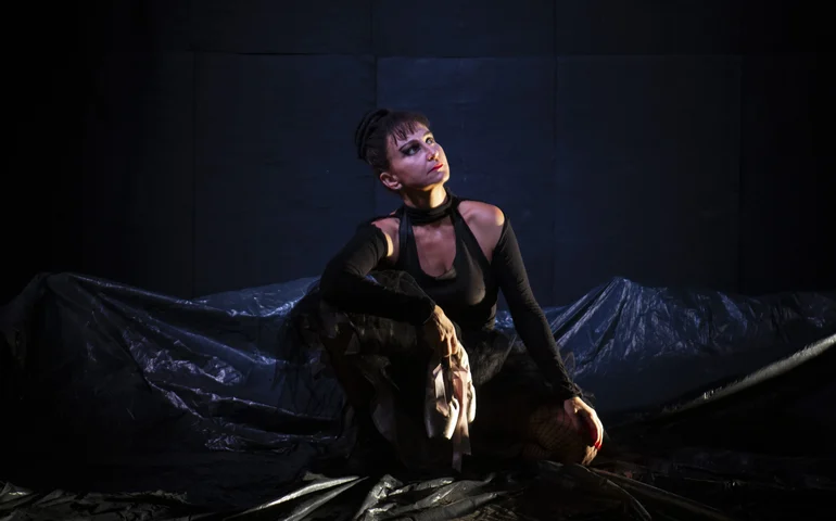 Cinema, teatro e slam ocupam o Instituto Capobianco em abril  Programação especial traz a mostra de filmes com a exibição de “Urgência nas Ruas” e a 2ª edição do ZAP! Batalha de Poesia Falada