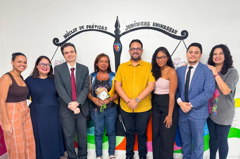 Uninassau oferece suporte jurídico à mulher trans na retificação do nome