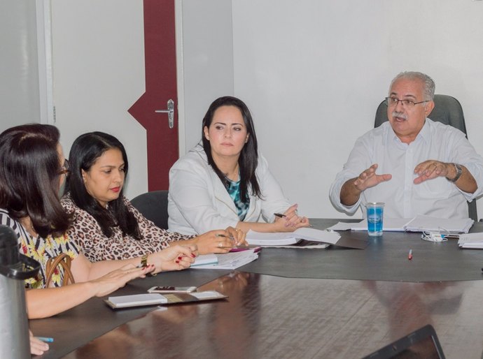 Teófilo apresenta para Comissão da Câmara análise e perspectiva do Fundeb