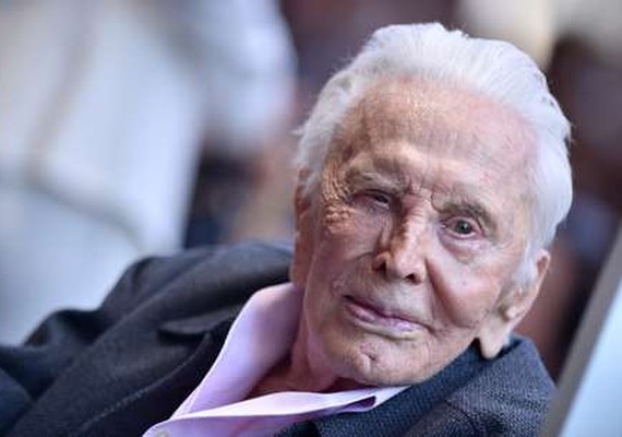 Kirk Douglas visitou o Brasil em 1963 e elogiou a bossa nova
