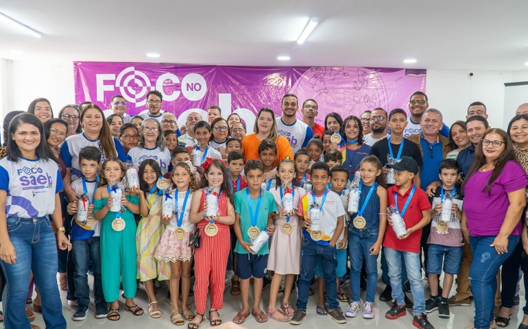 Traipu realiza reunião sobre resultados da 2ª avaliação externa do Saeb e premia alunos destaques