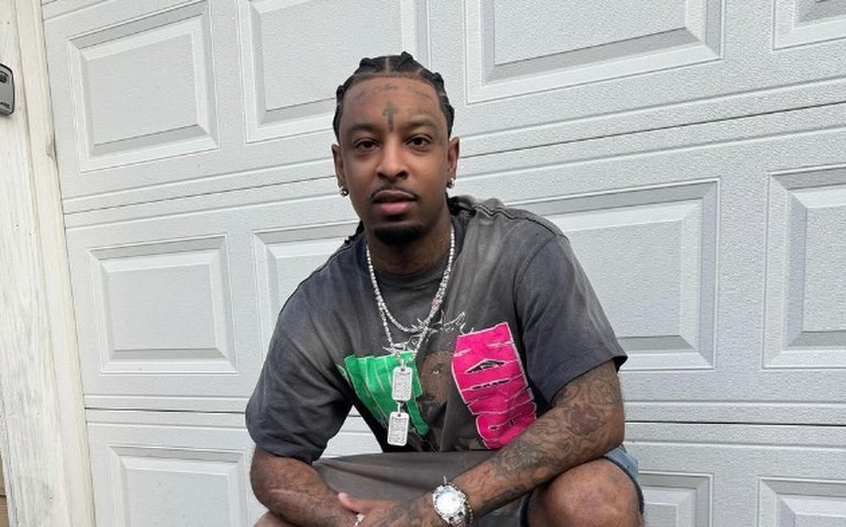 Arma no carro, detenção e apoio de Drake: entenda como 21 Savage conseguiu green card para viver nos EUA