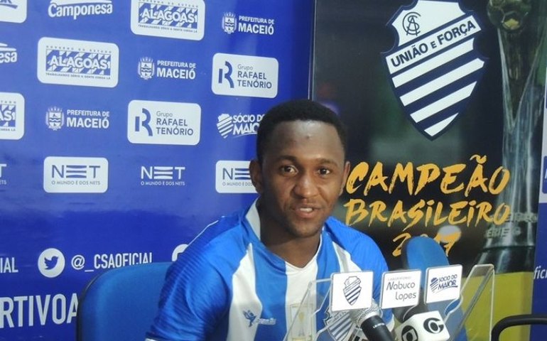 Atacante Yago é apresentado no CSA