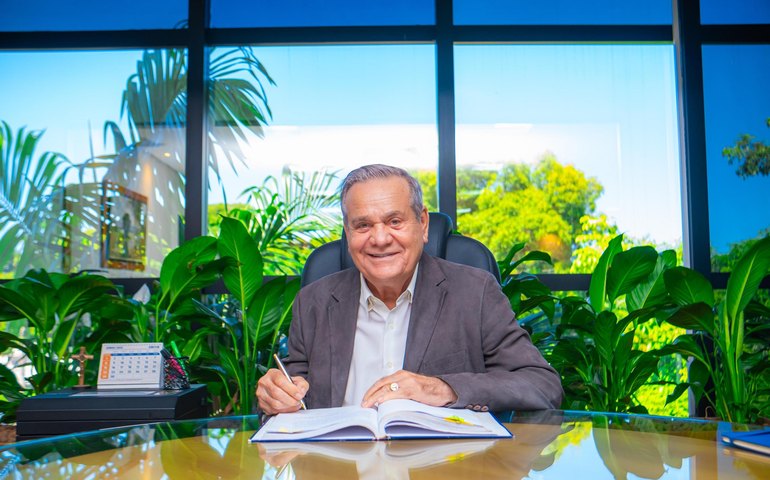 Ronaldo Lessa assume interinamente o governo de Alagoas