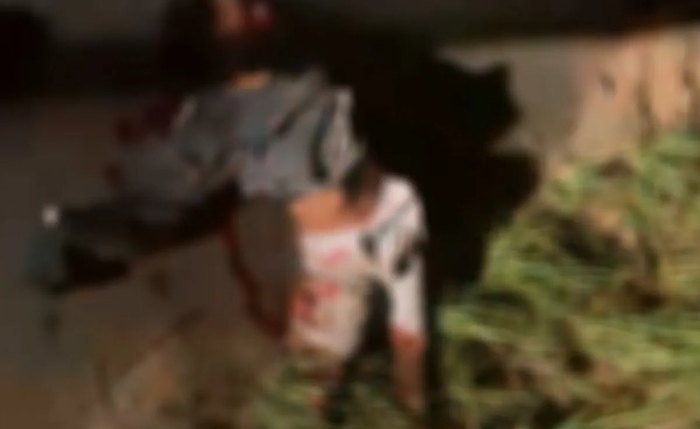 Motocicleta ficou completamente destruída após o impacto da colisão