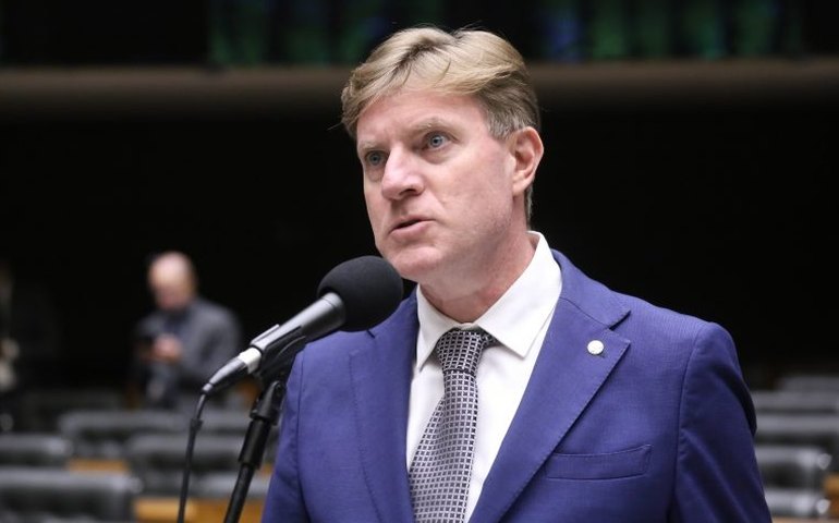 Câmara aprova projeto que obriga companhias aéreas a dar assistência a familiares de vítimas de acidentes