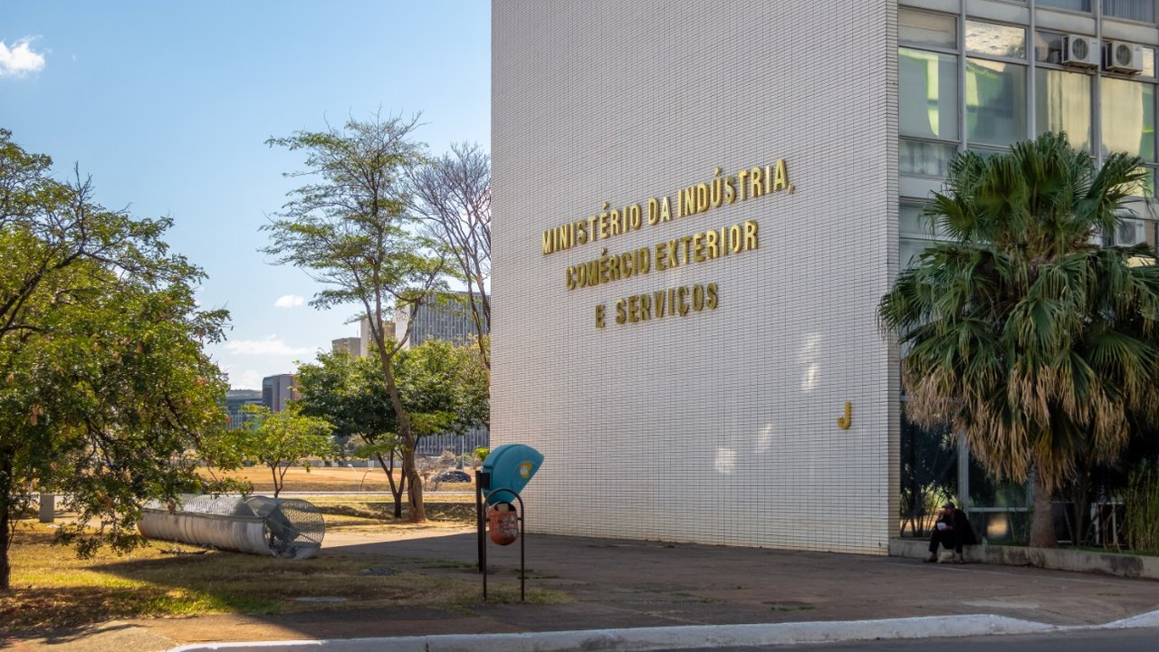MDIC divulga balança comercial de agosto nesta quinta-feira à tarde