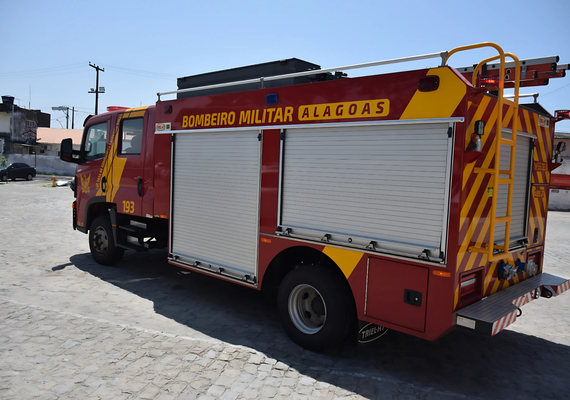 Bombeiros são acionados para conter incêndio na Ponta Verde após homem colocar panela no fogo e ir dormir