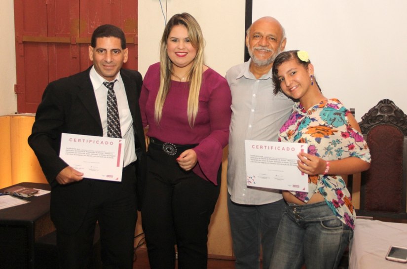 Atores recebem certificados de curso promovido pelo governo do Estado