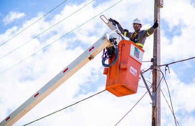 Poste apagou? Saiba como solicitar serviços na iluminação pública em Maceió de forma gratuita