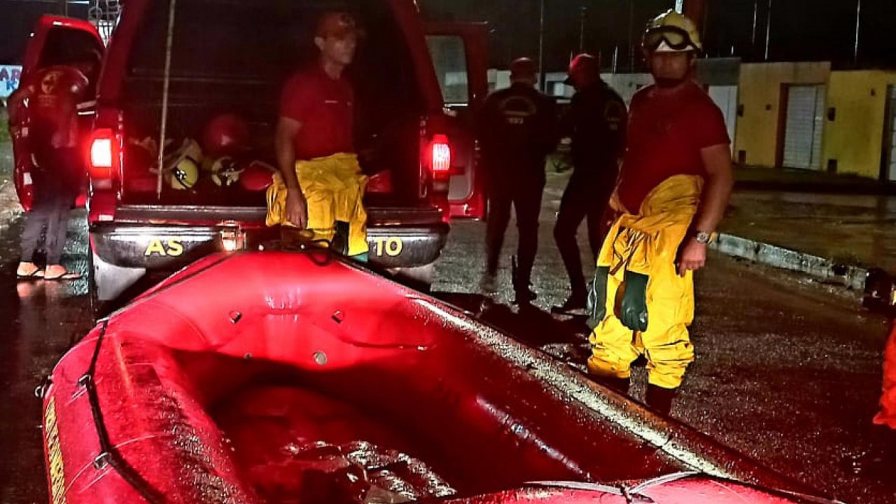 Corpo de Bombeiros registra 11 ocorrências e mais de 100 pessoas retiradas de área de risco por causa das chuvas