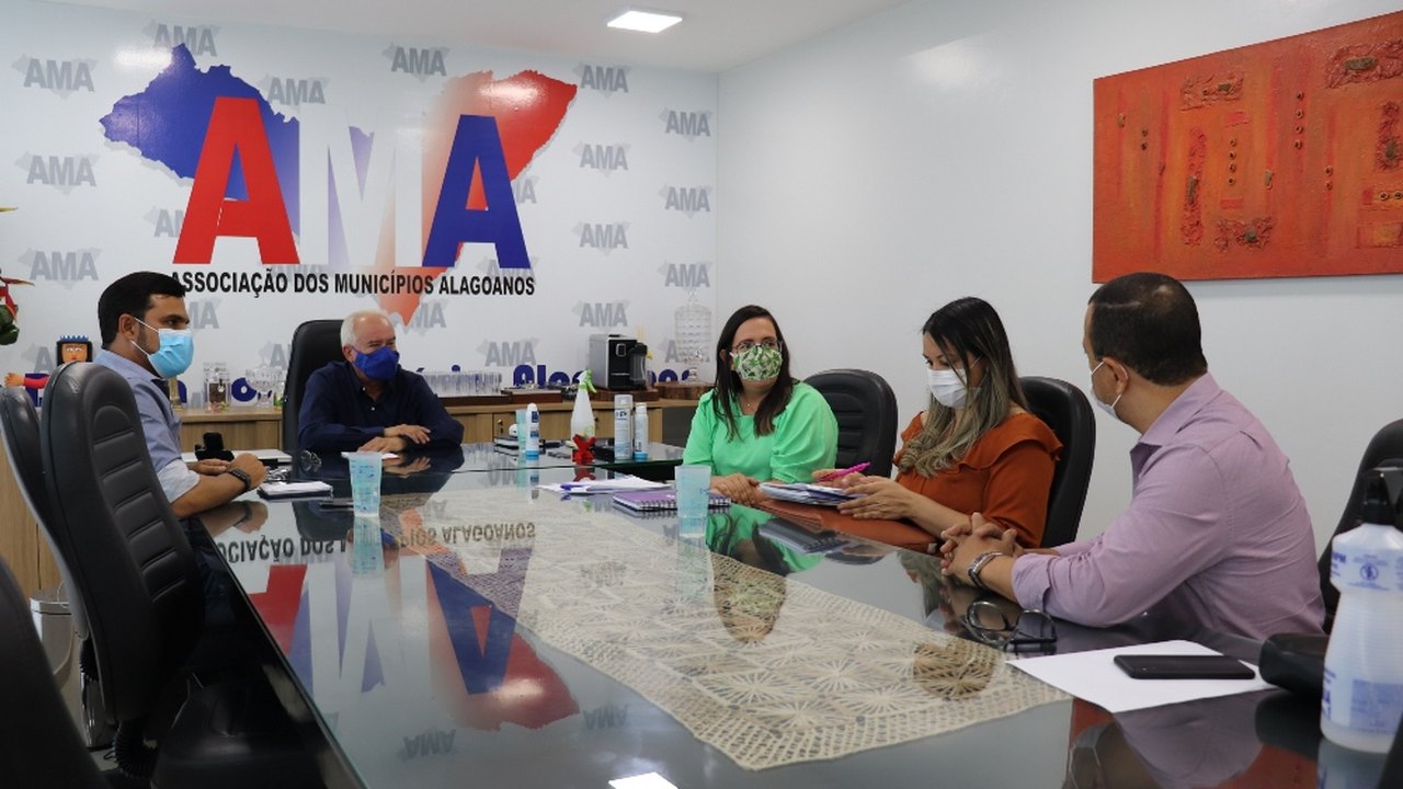 AMA e Cosems vão orientar municípios sobre a vacinação da Covid
