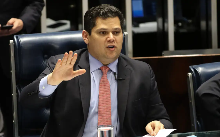 Alcolumbre: Pacheco vai cancelar sessão do Congresso e marcar sessão da tributária na 5ª-feira