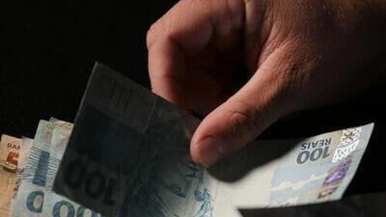 Governo gasta mais do que arrecada, e rombo fiscal sobe 15% em um ano