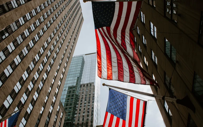 Pedidos de auxílio-desemprego nos EUA caem 7 mil, para 227 mil