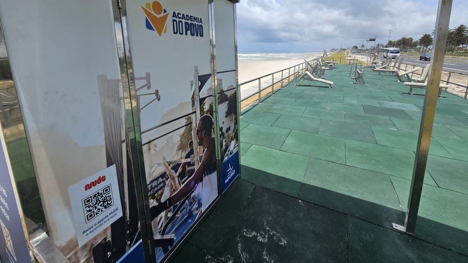 Pontal da Barra ganha academia a céu aberto na orla marítima