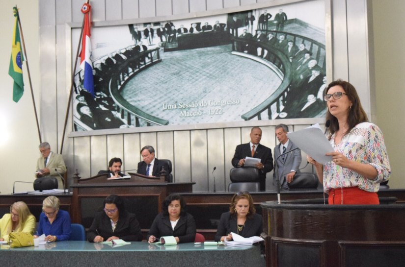 Deputados aprovam substitutivo ao Plano Estadual de Educação