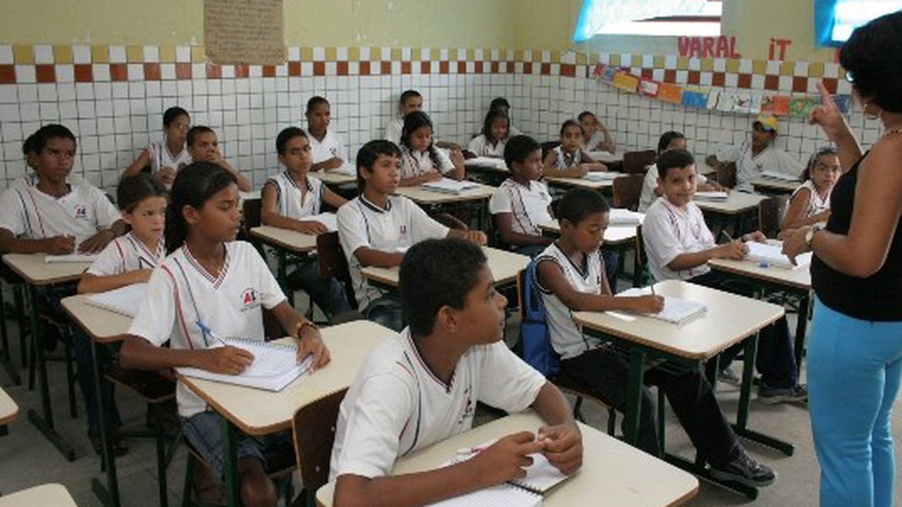 Governo institui Programa de Ensino Integral em escolas